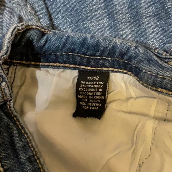 Rue21 Faded Denim Blue Jean Shorts with Lace back pockets - Picture 4 of 4